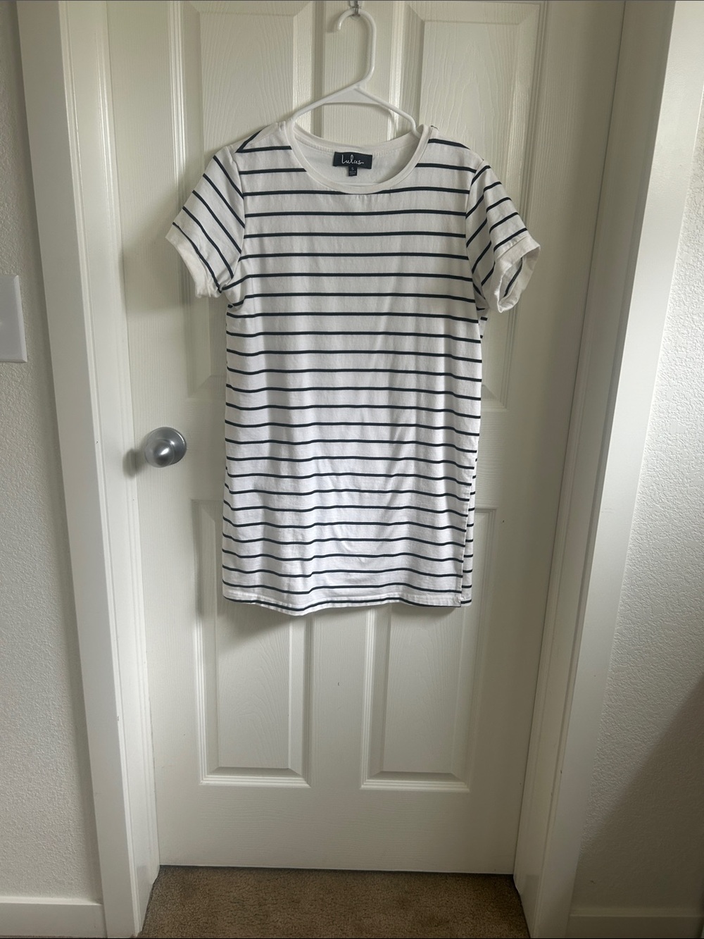Lulu's White and Navy Striped Crewneck Tee